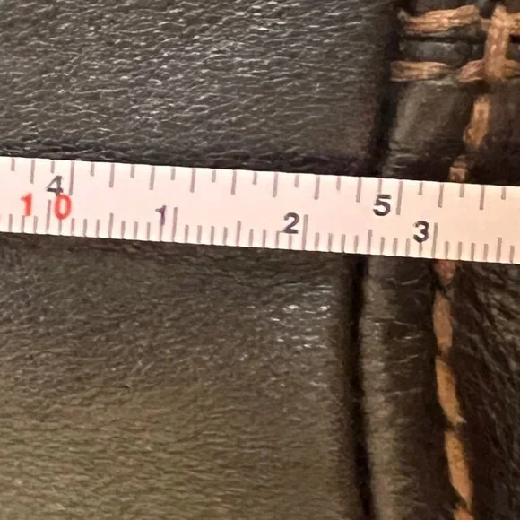 Authentic Tod's Shoulder Hobo Bag in Soft Brown Leather with contrast stitching - Picture 14 of 14